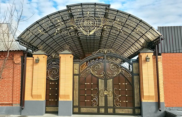 Купить или заказать ворота для дома с навесом - стильные и надежные решения для вашего участка в Кызыле от 43024 руб | ВоротМастер-Кзл